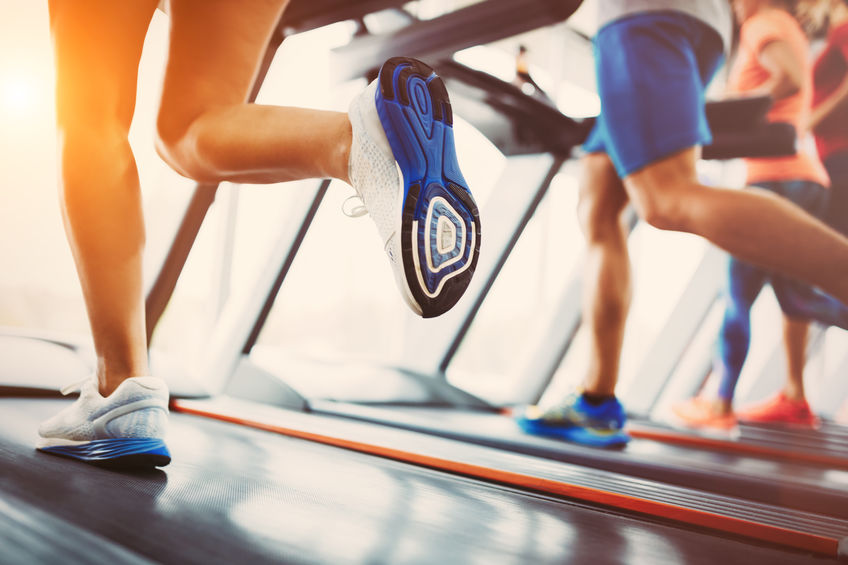 Picture of people doing cardio training on treadmill in gym